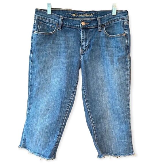 Old Navy 8* Blue Denim Cut-Off Sweetheart Raw Hem Bermuda Pocket Shorts - Picture 1 of 7